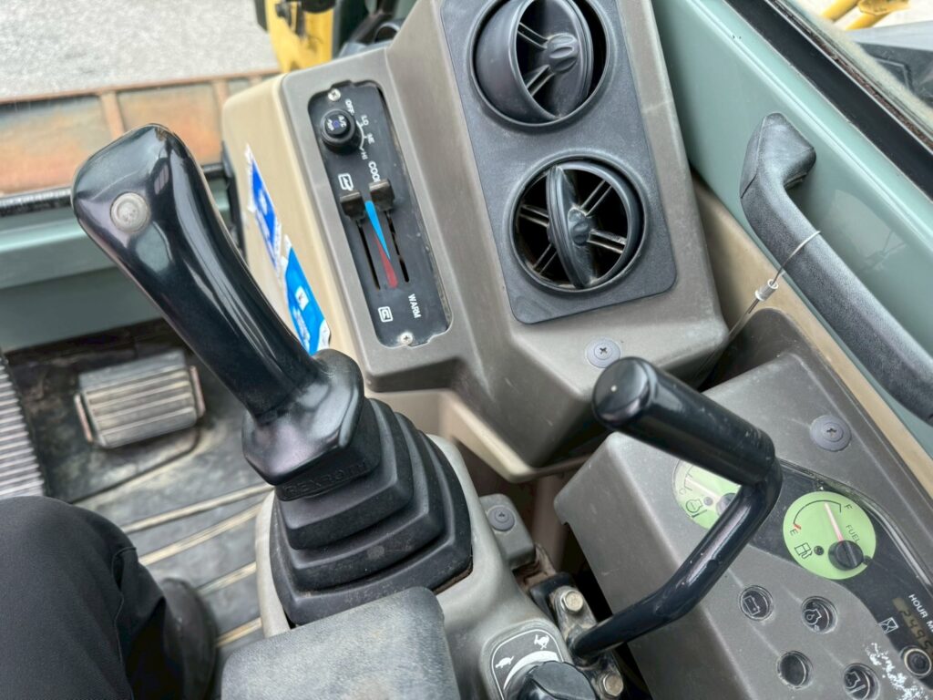 平成24年　ヤンマー 油圧ショベル SV100-1　★後方小旋回　★使用時間2496HR　